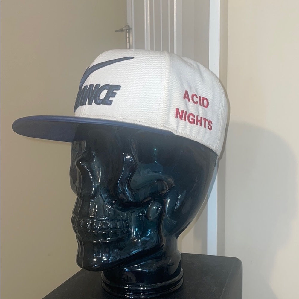 Nike White and Navy Blue Men's Limited Edition Snapback Hat